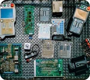 Componentes electrónicos reparados: Consolas de robots, drivers, tarjetas electrónicas, placas electrónicas.