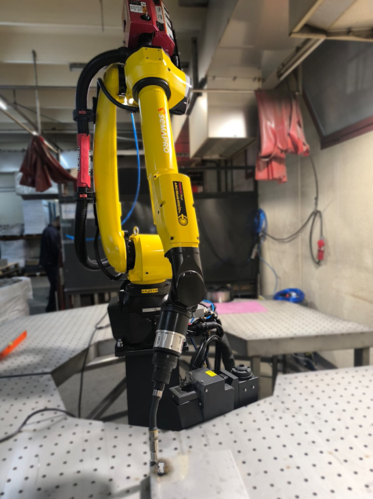 Robots de soldadura reacondicionados de la marca fanuc implementado por semapro